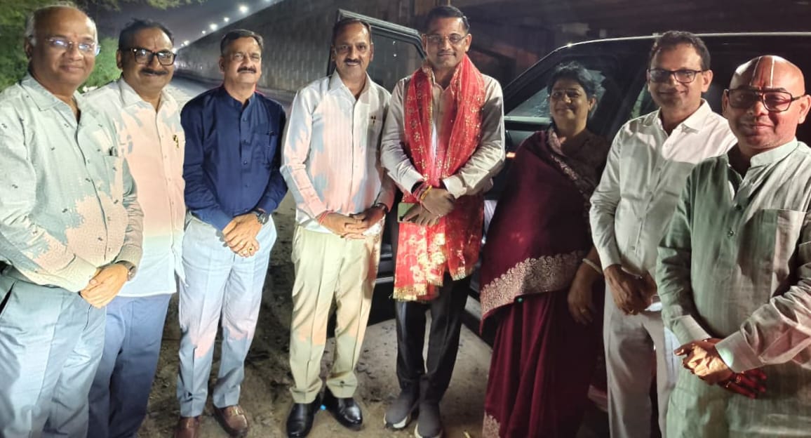 देवास में स्वागत समारोह के दौरान संबोधित करते अखिल भारतीय माहेश्वरी महासभा के अध्यक्ष संदीप काबरा