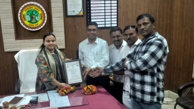 देवास में नवागत एसडीएम प्रिया चंद्रावत राठौड़ का अजाक्स पदाधिकारियों द्वारा सम्मान