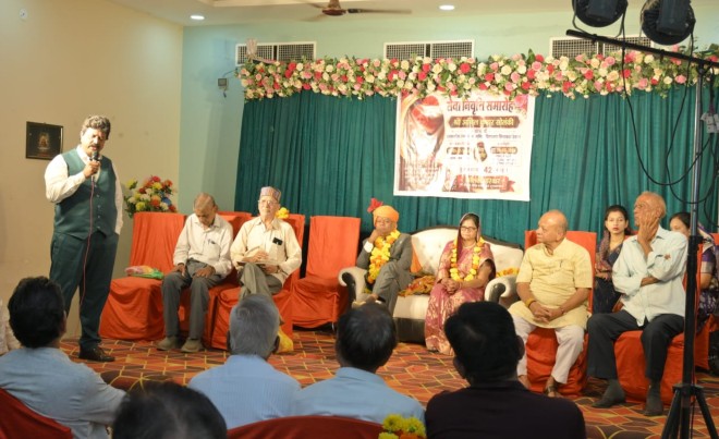कार्यक्रम में उपस्थित शिक्षकों को संबोधित करते जिला शिक्षा अधिकारी राजीव सूर्यवंशी।