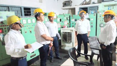 प्रबंध निदेशक अनूप कुमार सिंह बिजली सेवाओं का निरीक्षण करते हुए