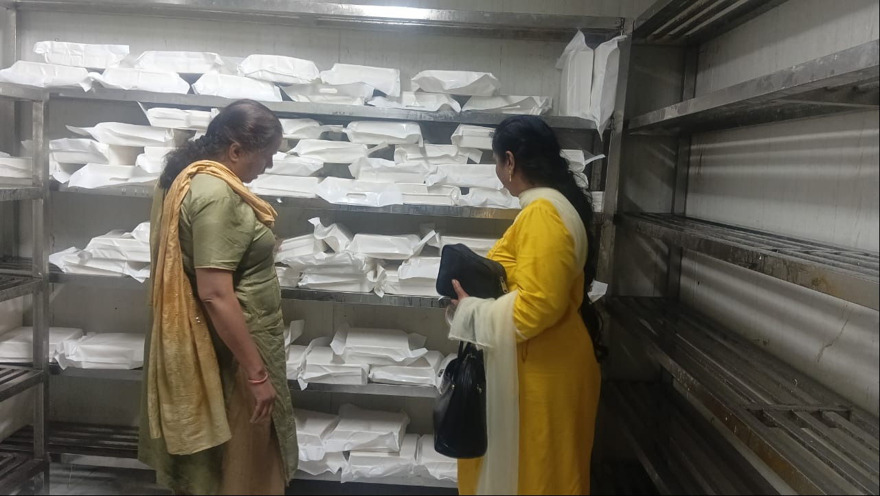 पचामा स्थित डेयरी में कार्रवाई के दौरान जब्त किया गया एनालॉग पनीर।