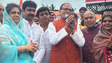 देवास में केंद्रीय मंत्री शिवराज सिंह चौहान का भाजपा कार्यकर्ताओं द्वारा स्वागत किया गया